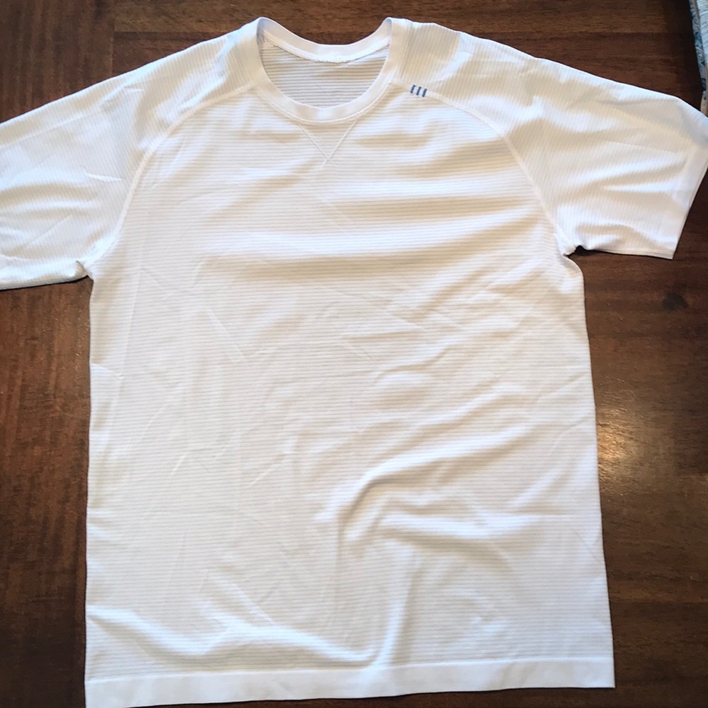 Lululemon workout shirt.
